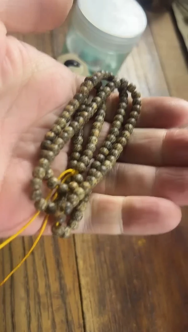 无非金属5x4mm  小金点长串