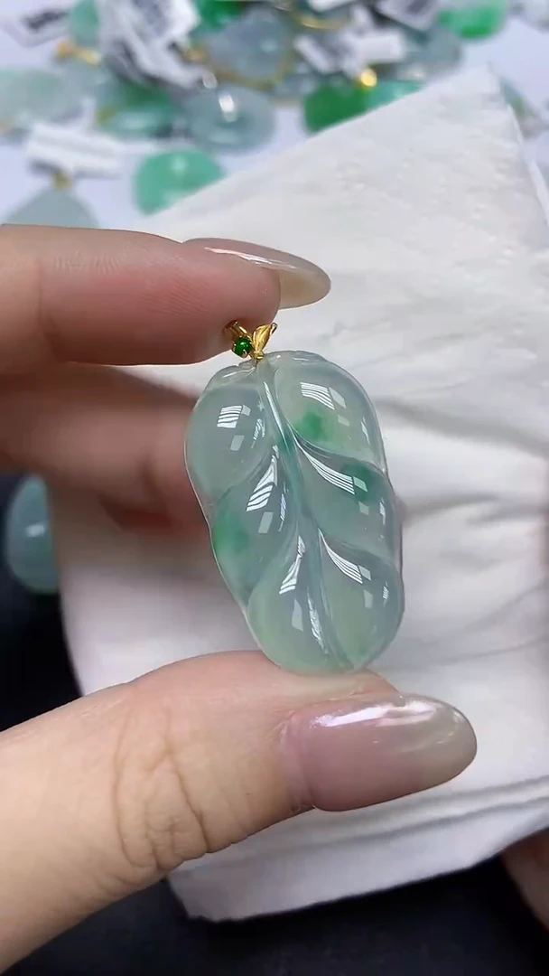 翡翠18K金镶嵌颈饰天然缅甸翡翠A货