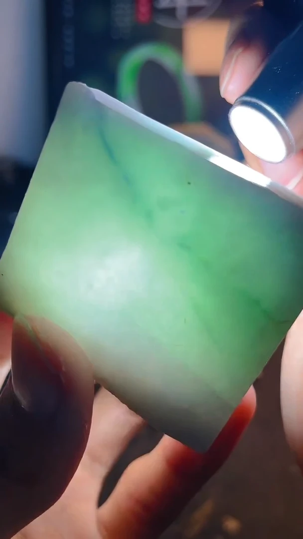 翡翠未镶嵌颈饰亨*利翡翠