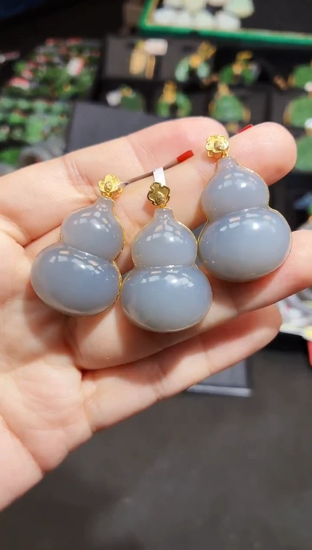 吊坠(赠链)18K金镶嵌和田玉30MM多样性发一