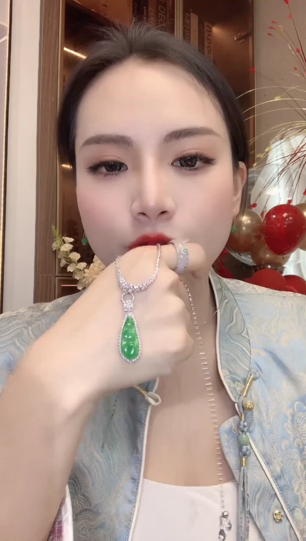 【闪购商品】翡翠吊坠(不含链)18K金镶嵌A2