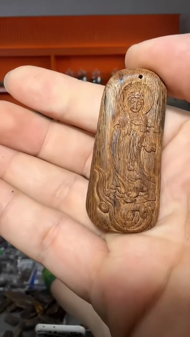 沉香吊坠142号红土双面雕菩萨多样性发一