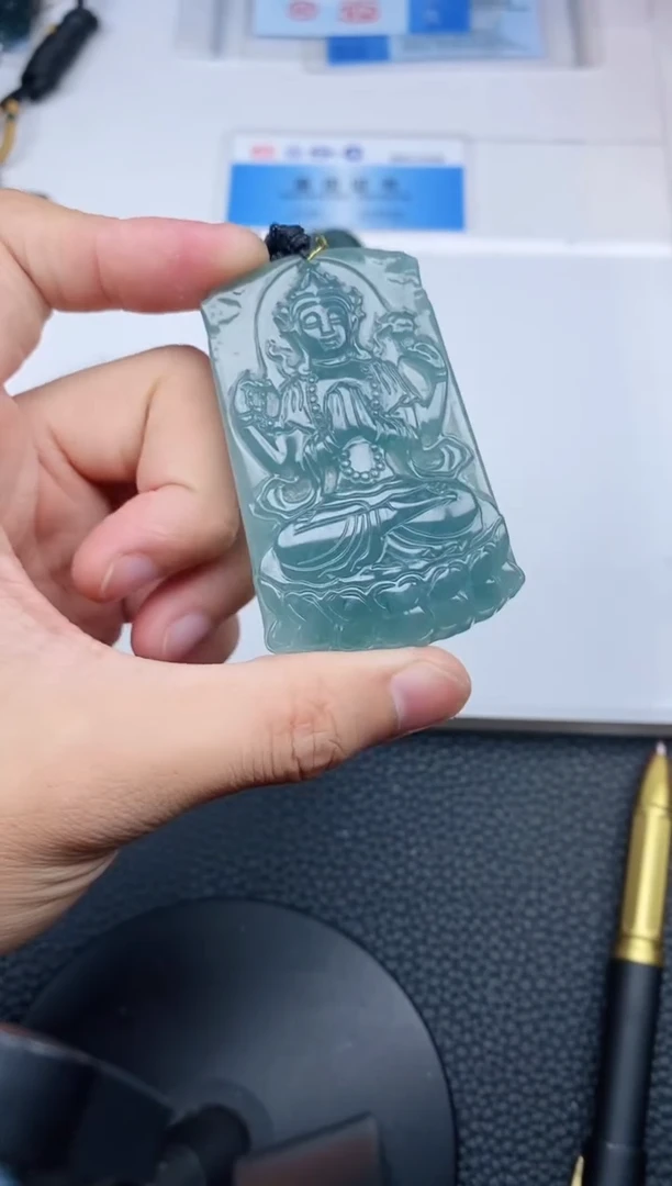 颈饰未镶嵌翡翠