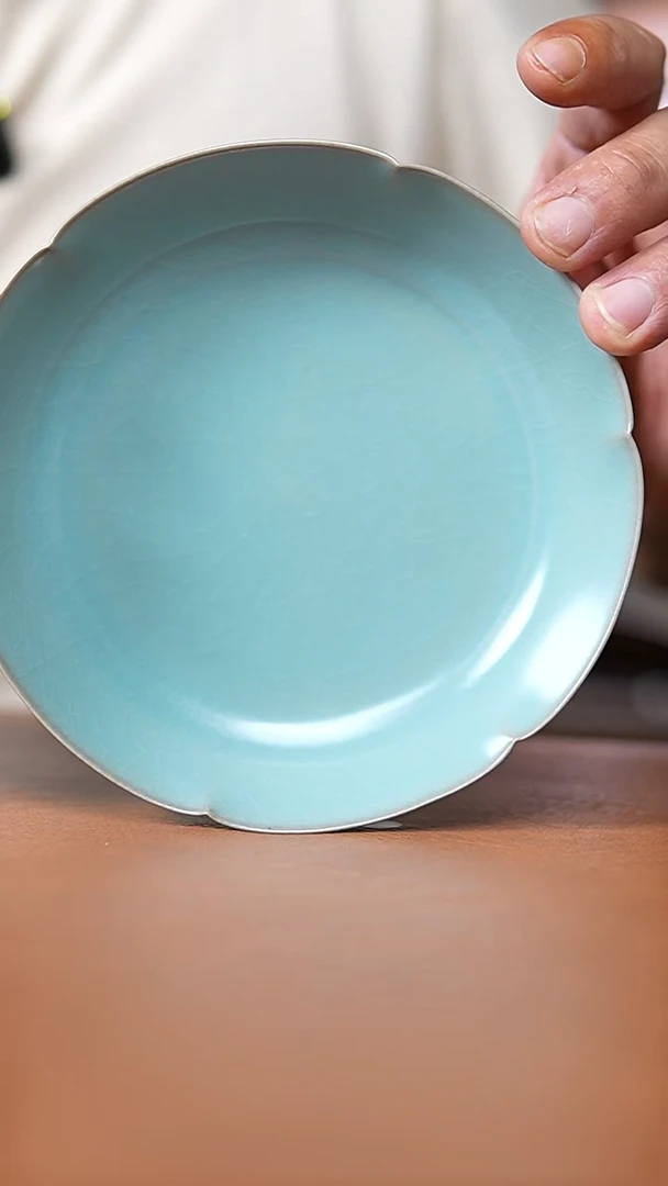 瓷片仿古深蓝14口葵口盘瑕