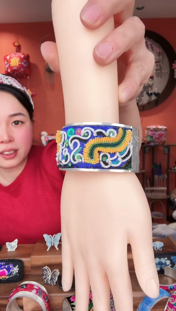 织绣手工苗绣刺绣饰品137手镯