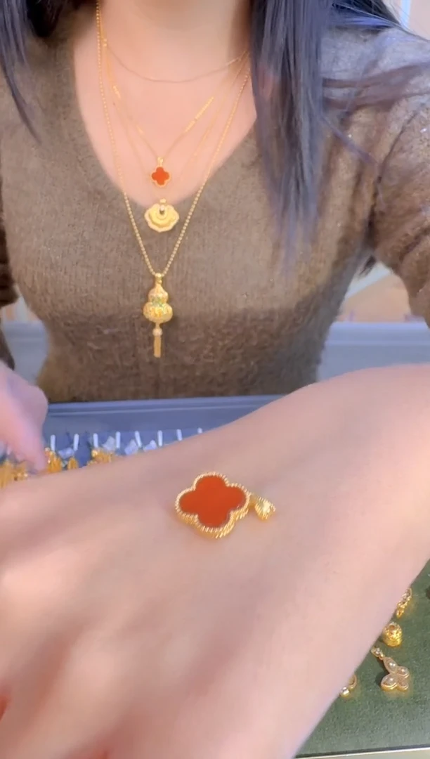 红色四叶草吊坠0.85g（多样性发货）