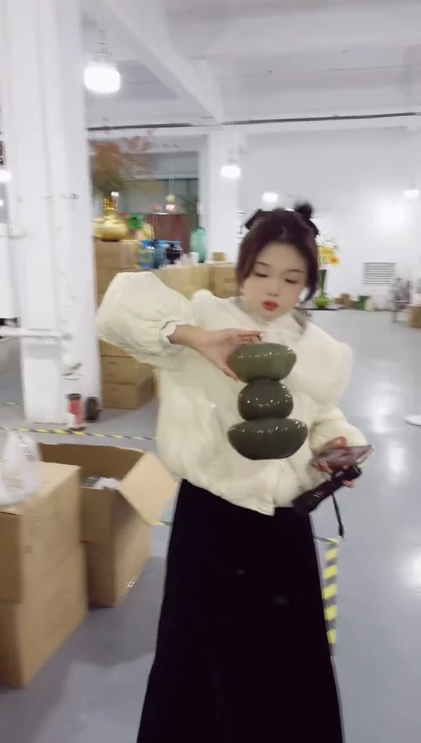 【闪购商品】玻璃私花花瓶微瑕-8I06