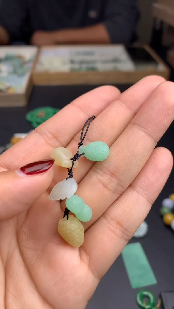 【闪购商品】翡翠颈饰未镶嵌