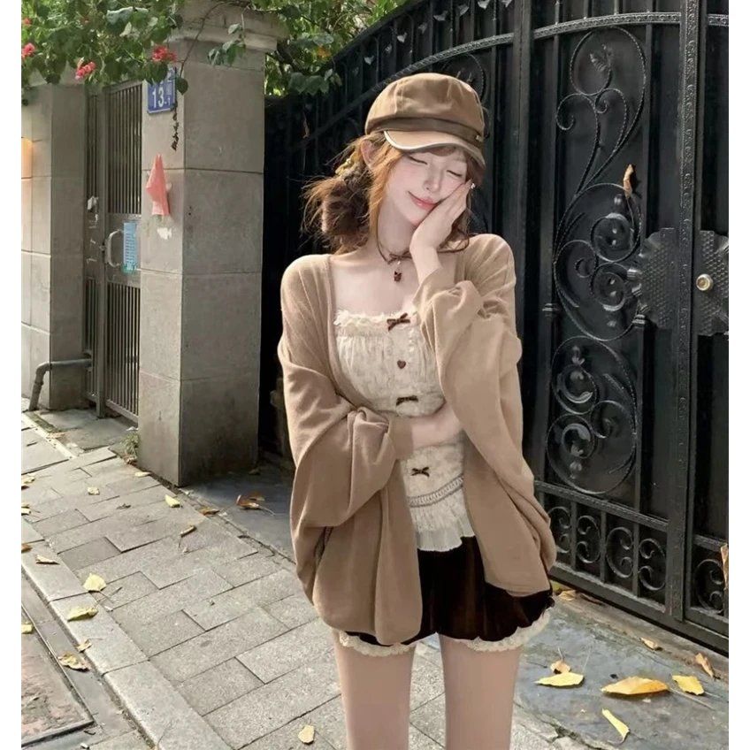 焦糖玛奇朵 氛围感吊带收腰上衣宽松开衫棕色花苞花边短裤三件套