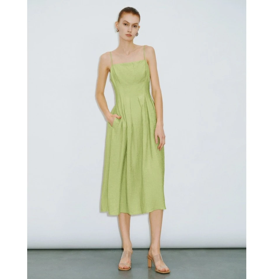 UR2025春季新款女装简约气质收腰褶饰吊带连衣裙UWM750037