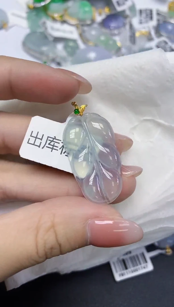 颈饰18K金镶嵌翡翠天然缅甸翡翠A货多样性发一件