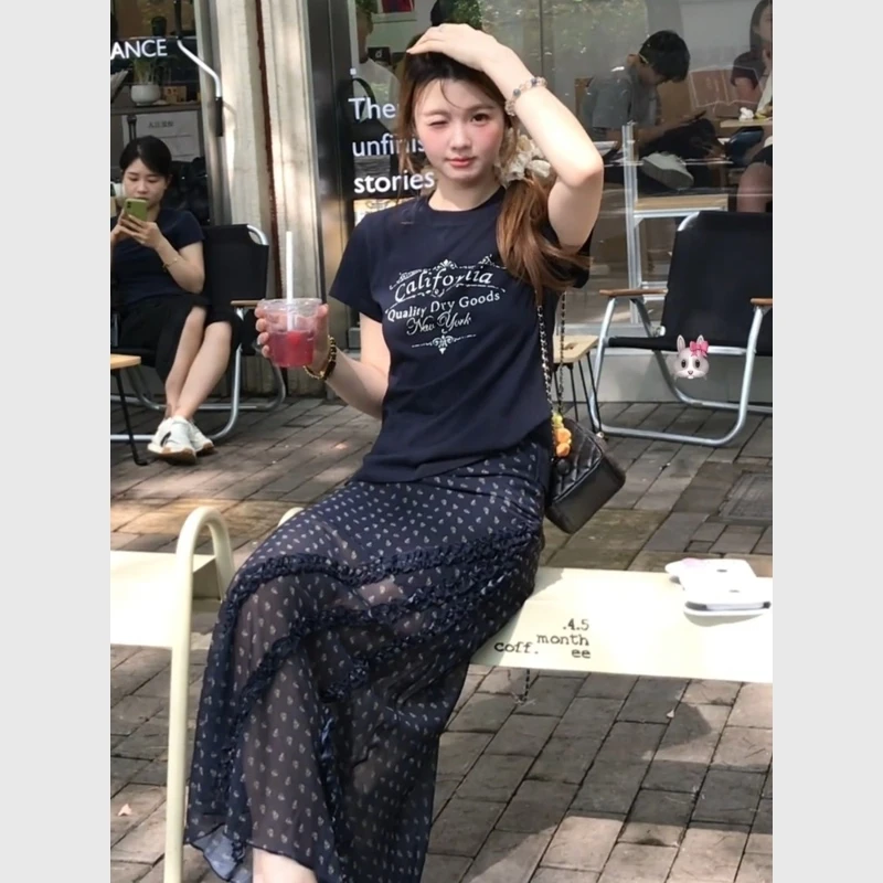 韩里韩气两件套裙装女2025超火藏青色印花t恤清纯系夏日穿搭套装