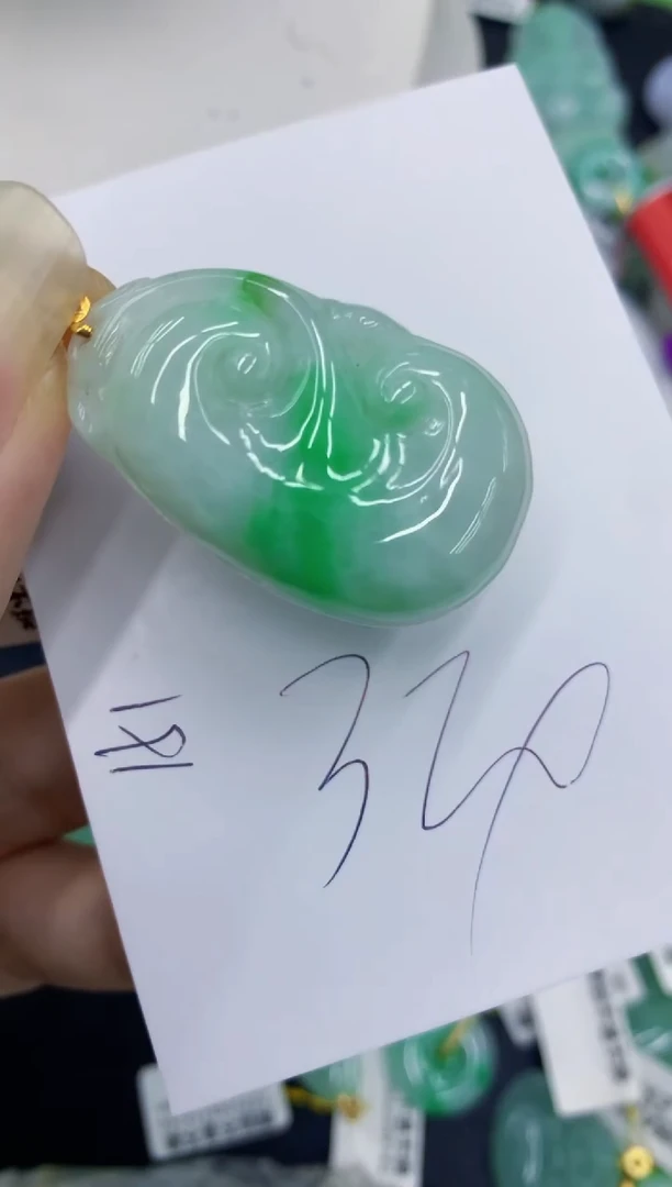 翡翠18K金镶嵌颈饰11111111111