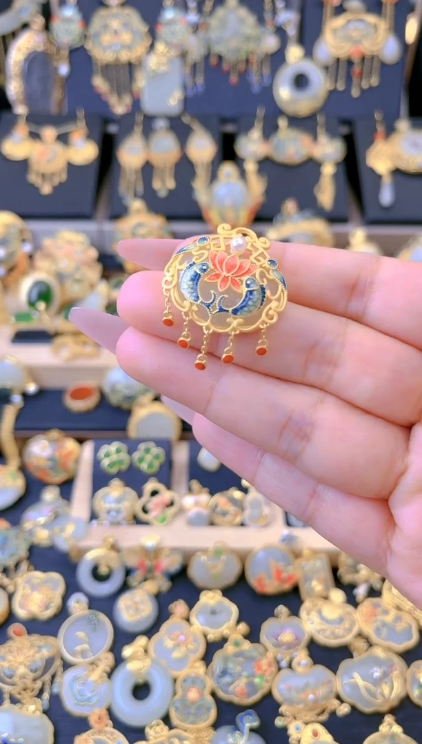 【闪购商品】和田玉吊坠银S925镀金镶嵌国风珐琅鱼流苏吊坠