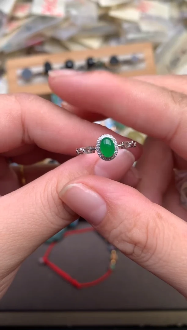 翡翠挂件18K金镶嵌 — 14圈