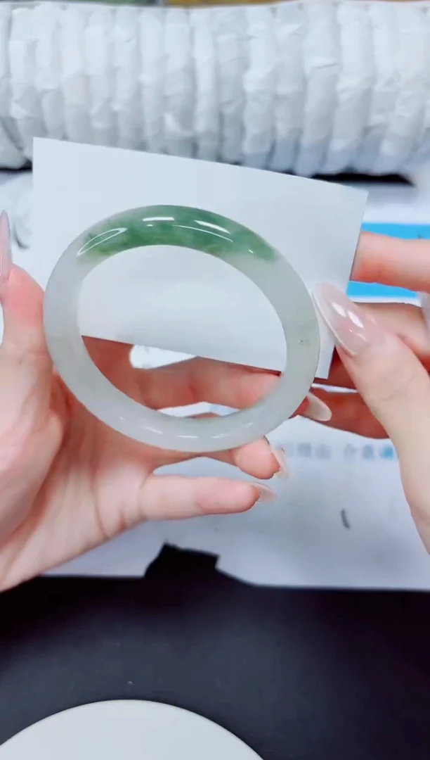 石英质玉手镯未镶嵌23/57.3