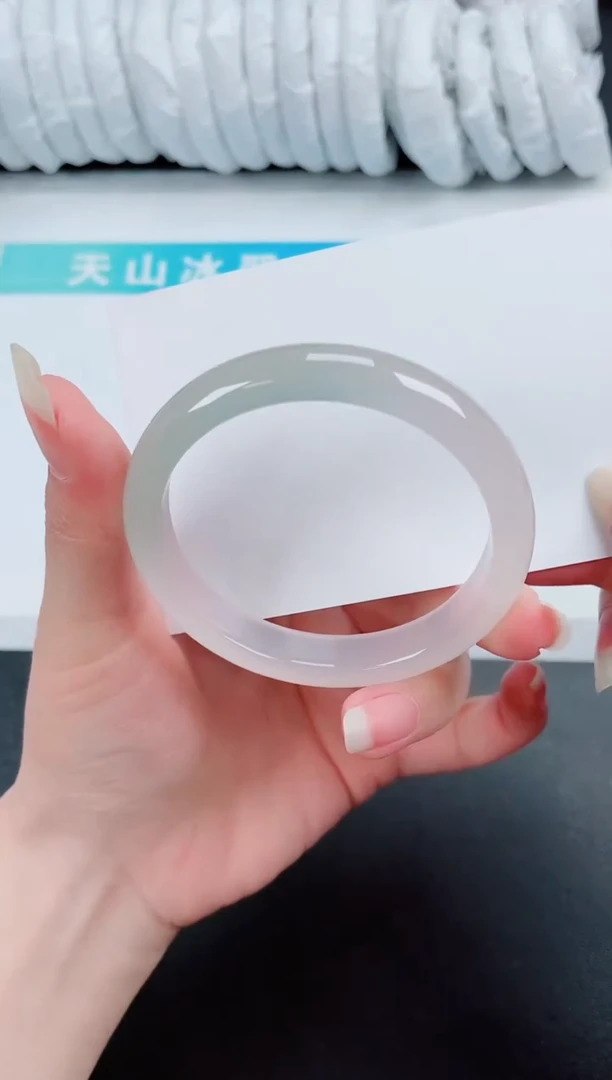 【闪购商品】石英质玉手镯未镶嵌95-55.7