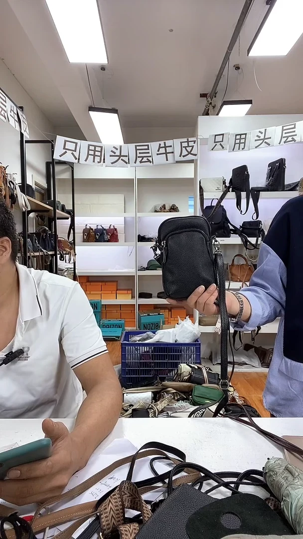 头层牛皮双层手机包黑色