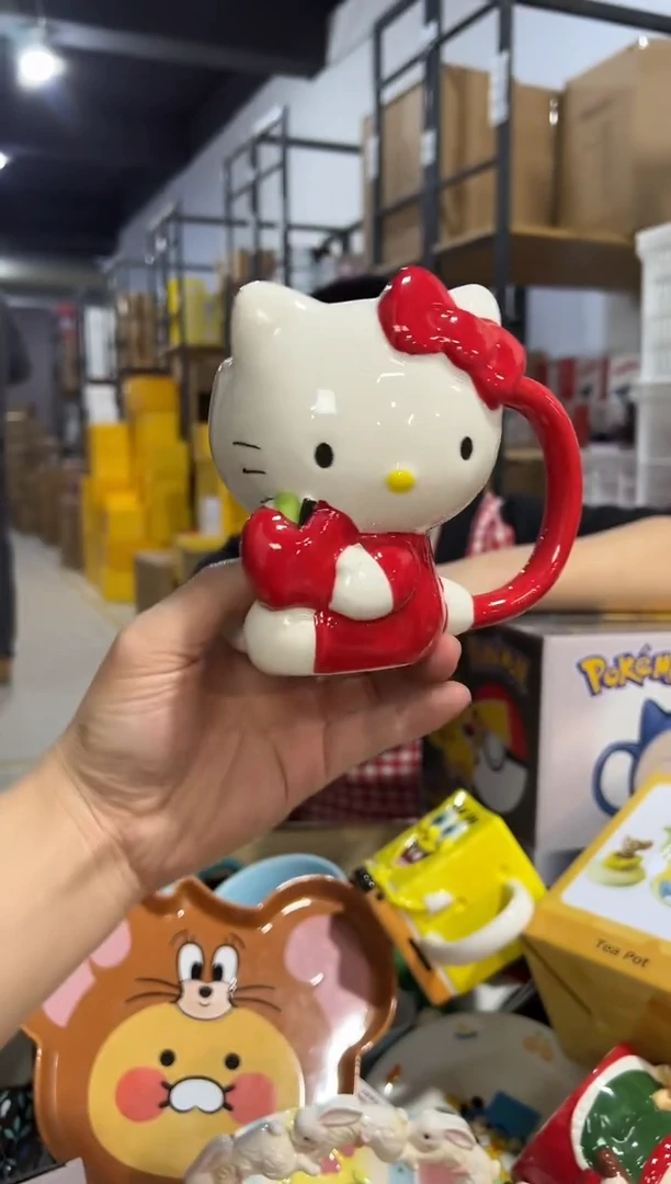 【闪购商品】杯红色kt抱苹果全身杯