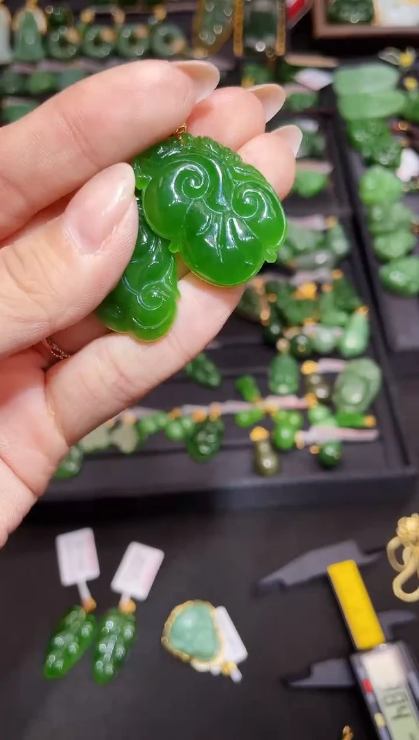 和田玉18K金镶嵌吊坠(赠链)多样性发一