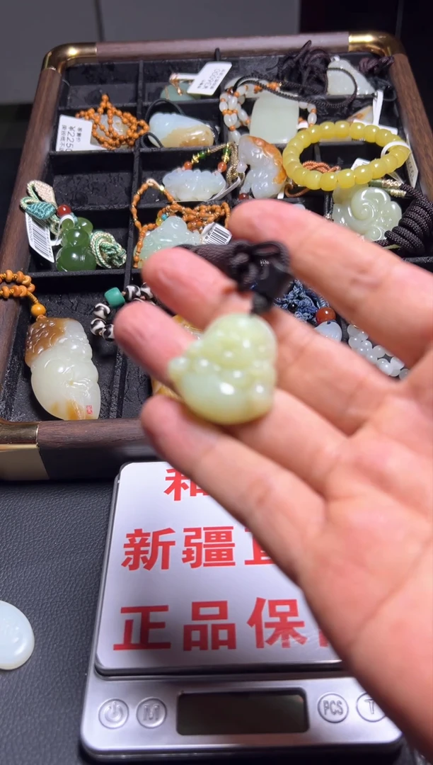 和田玉未镶嵌吊坠(赠链)和田玉挂坠