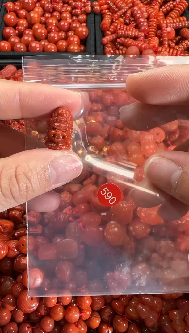 【闪购商品】南红玛瑙颈饰未镶嵌1
