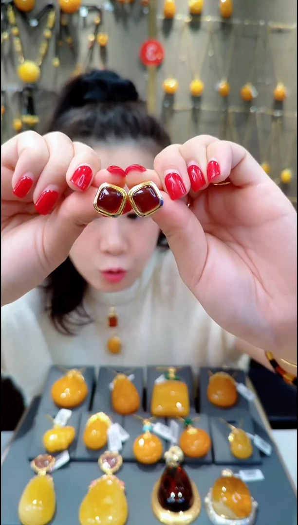 【闪购商品】血珀耳饰银S925镀金镶嵌H852琥珀耳坠