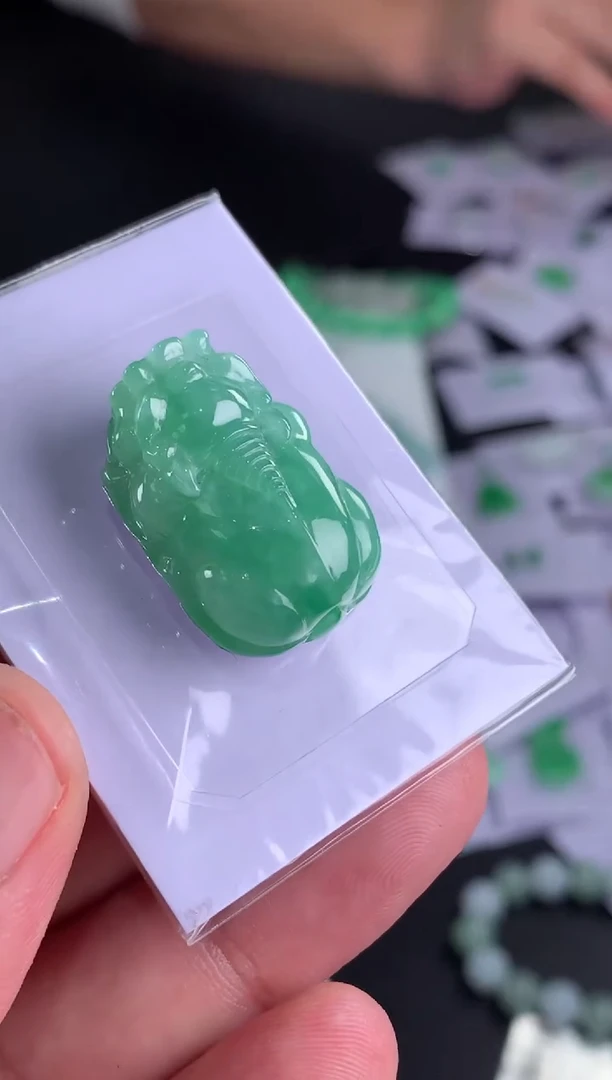未镶嵌定制翡翠云**叠翡翠