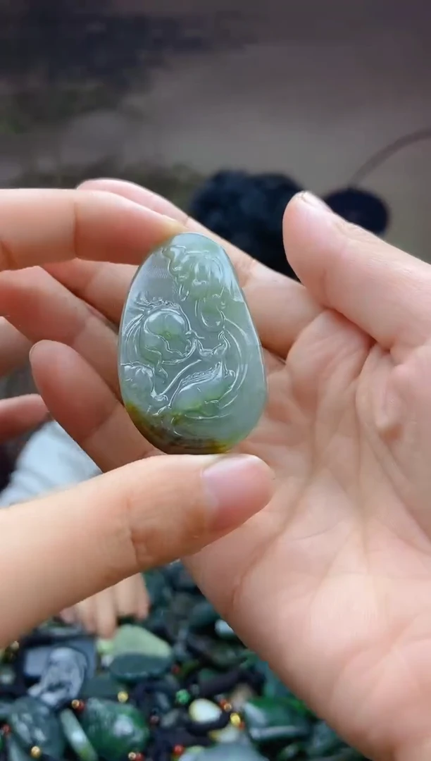 颈饰未镶嵌和田玉1
