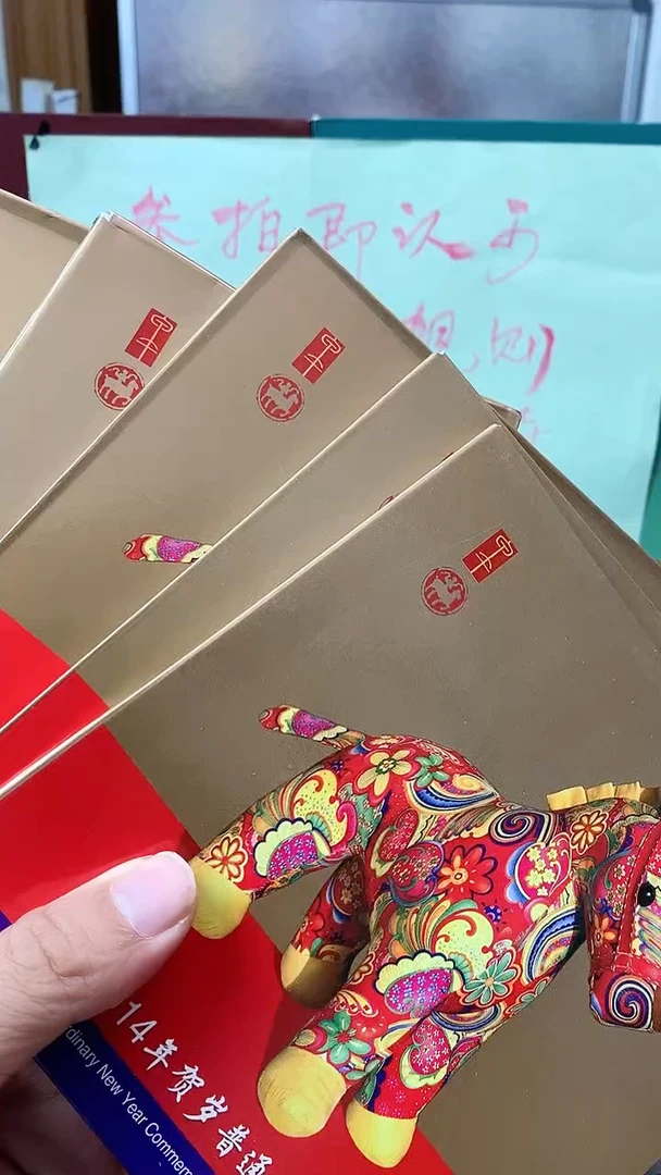 其他普通金属一轮精制马卡册有轻微指纹