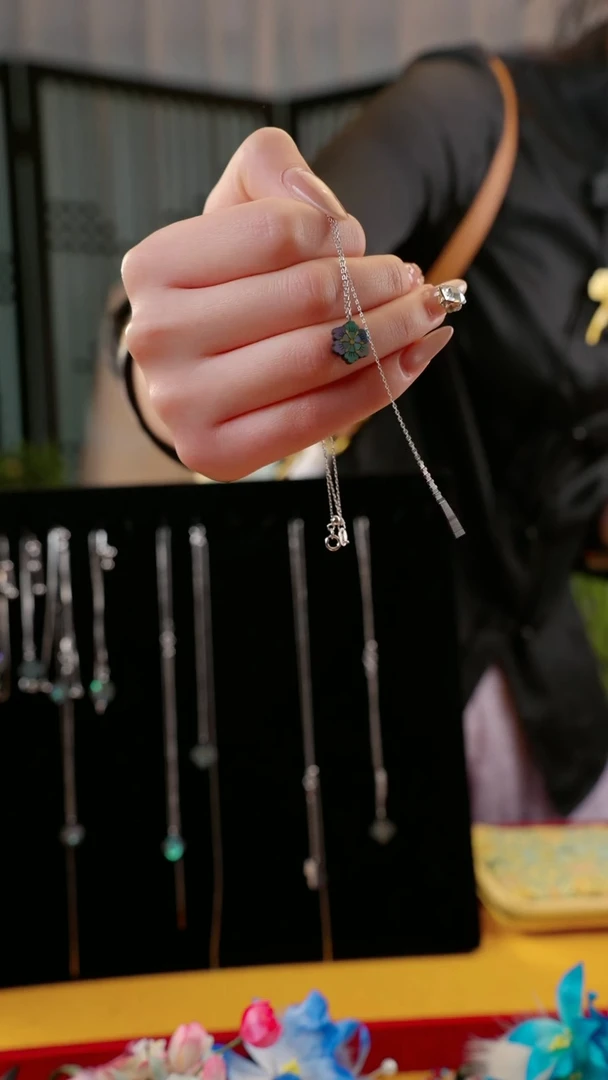 刺绣大***妞海棠朵朵 非遗苏绣绒花手工饰品