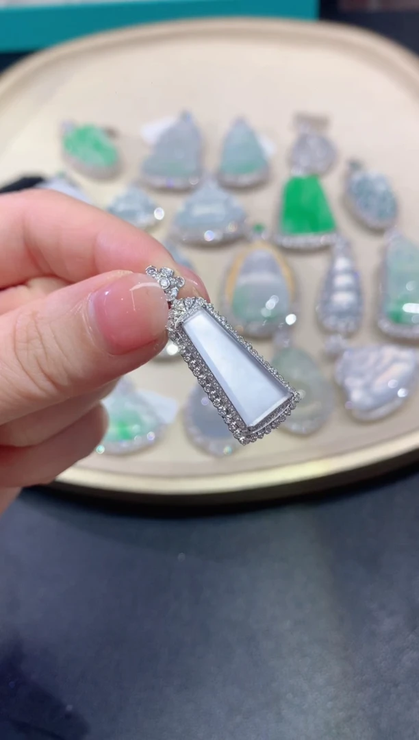 吊坠(不含链)18K金镶嵌翡翠吊坠A567|128700