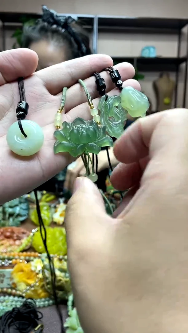 未镶嵌岫玉吊坠·