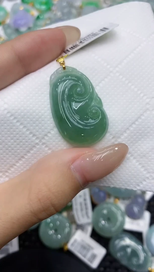 翡翠18K金镶嵌颈饰111111111111