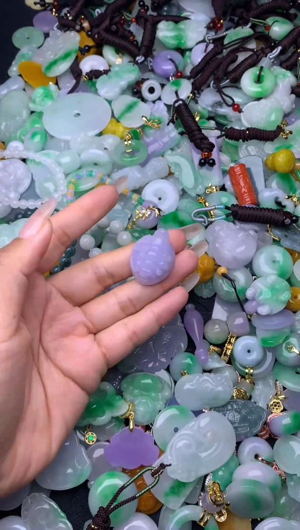 天然缅甸翡翠吊坠