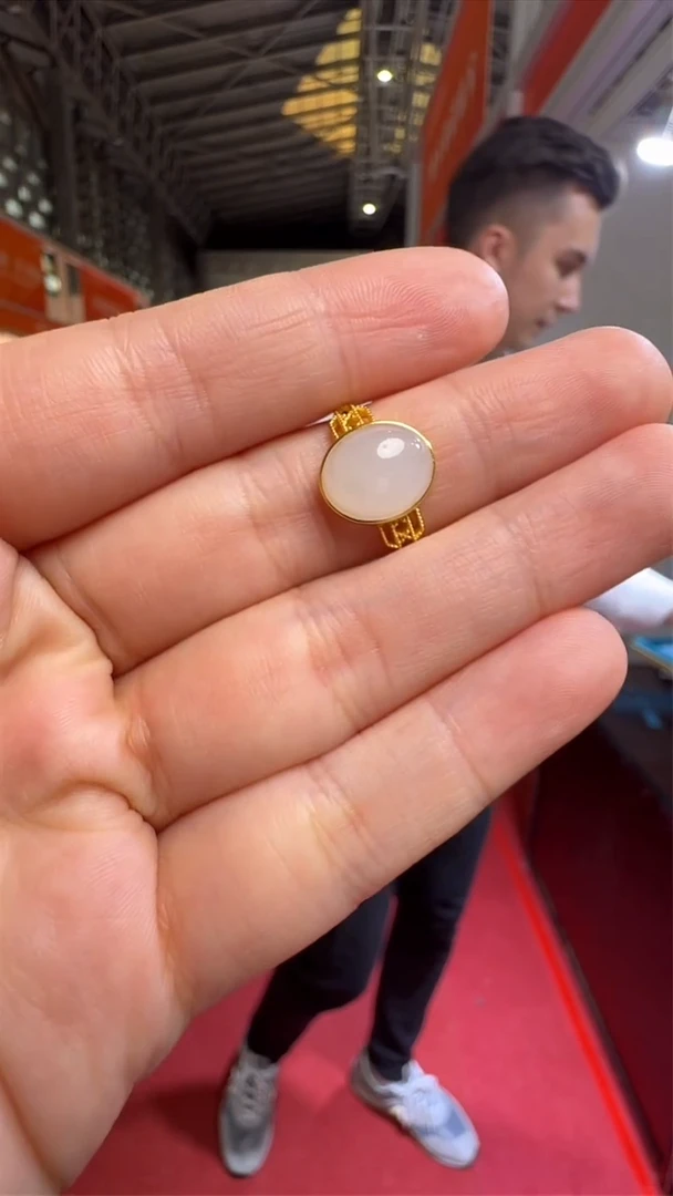 和田玉戒指未镶嵌上海国际和田玉假一罚十