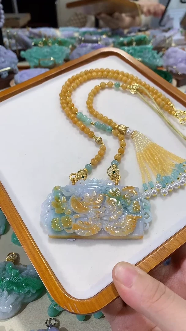 颈饰未镶嵌翡翠吊坠