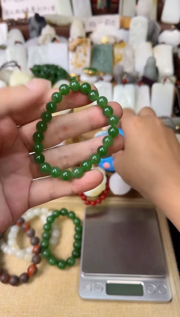 和田玉未镶嵌颈饰手串