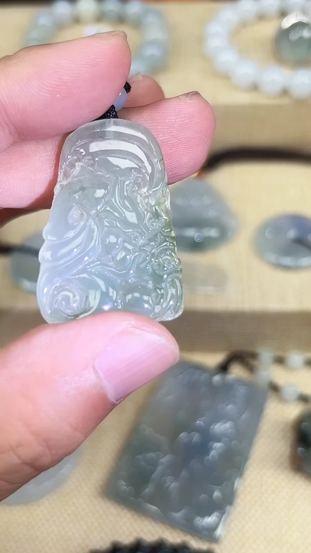 颈饰未镶嵌翡翠天然缅A翡翠   吊坠