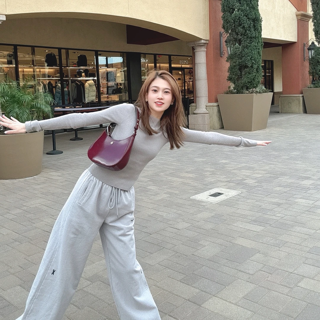 【预售】TORY BURCH/汤丽柏琦女士漆皮红色月牙包147940