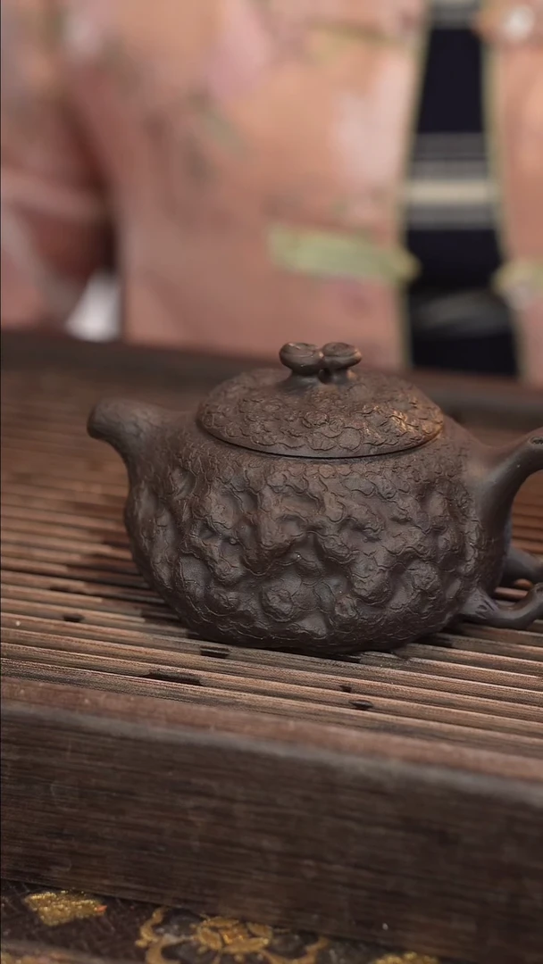 茶壶紫砂供春 黑金砂 270cc