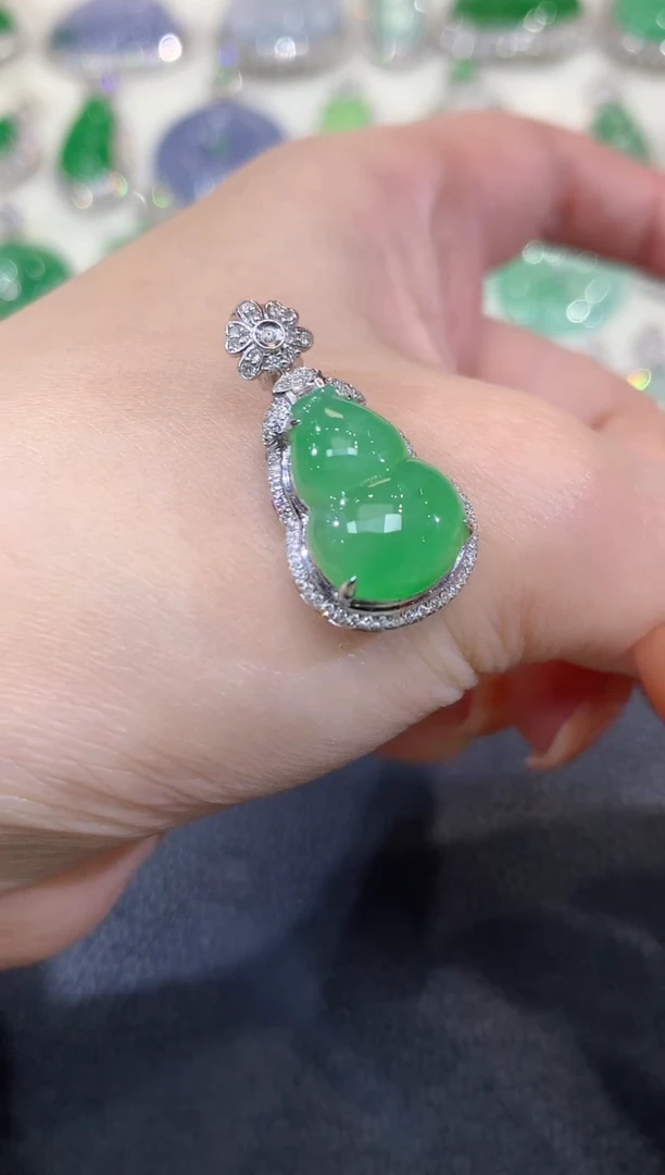 吊坠(不含链)18K金镶嵌翡翠A46