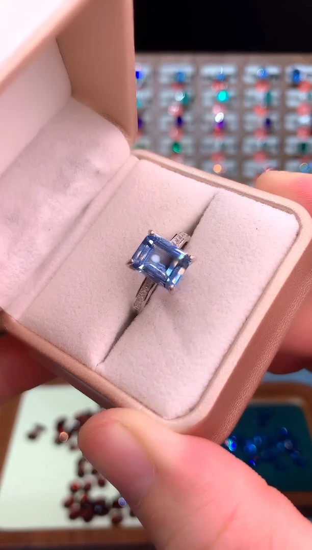 银S925镶嵌戒指海蓝宝石......