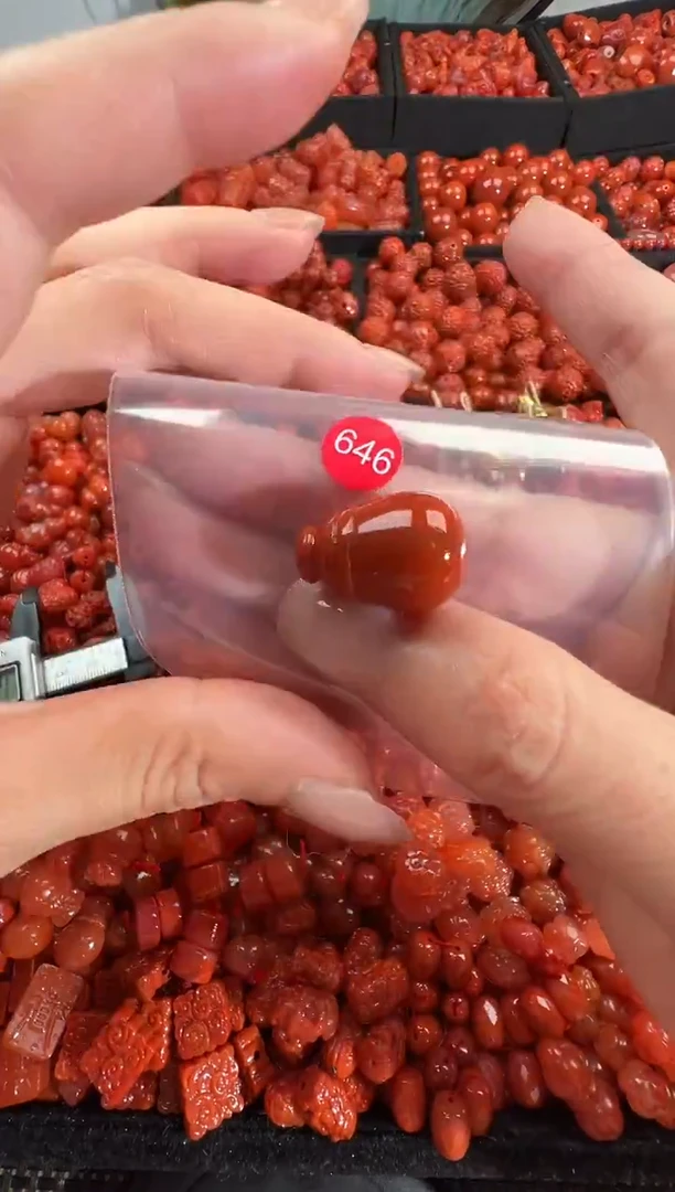 颈饰钛钢南红玛瑙1