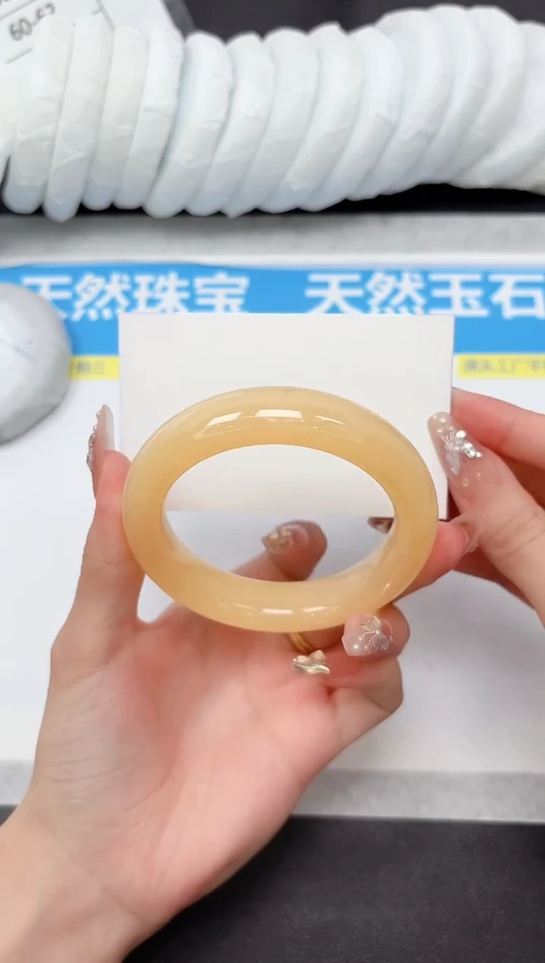 未镶嵌手镯石英质玉217-56.2