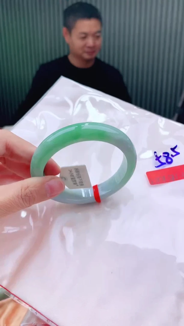 未镶嵌手镯翡翠58+