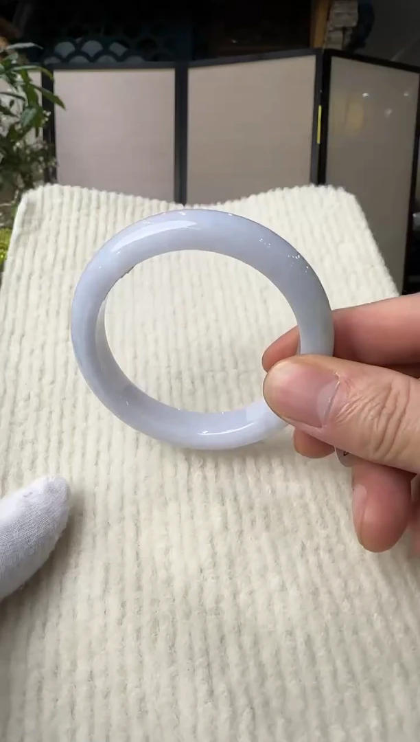 未镶嵌挂件翡翠手镯