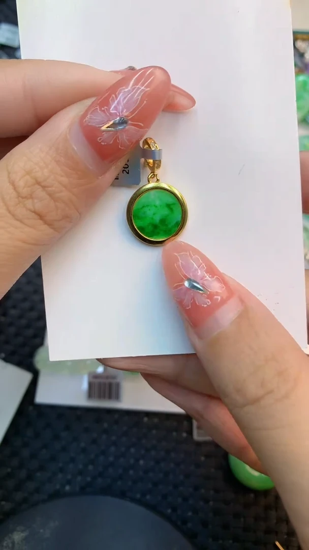 颈饰未镶嵌翡翠1