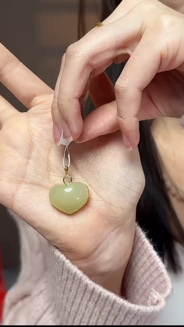 吊坠(不含链)18K金镶嵌和田玉黄口爱心包镶18K金吊坠