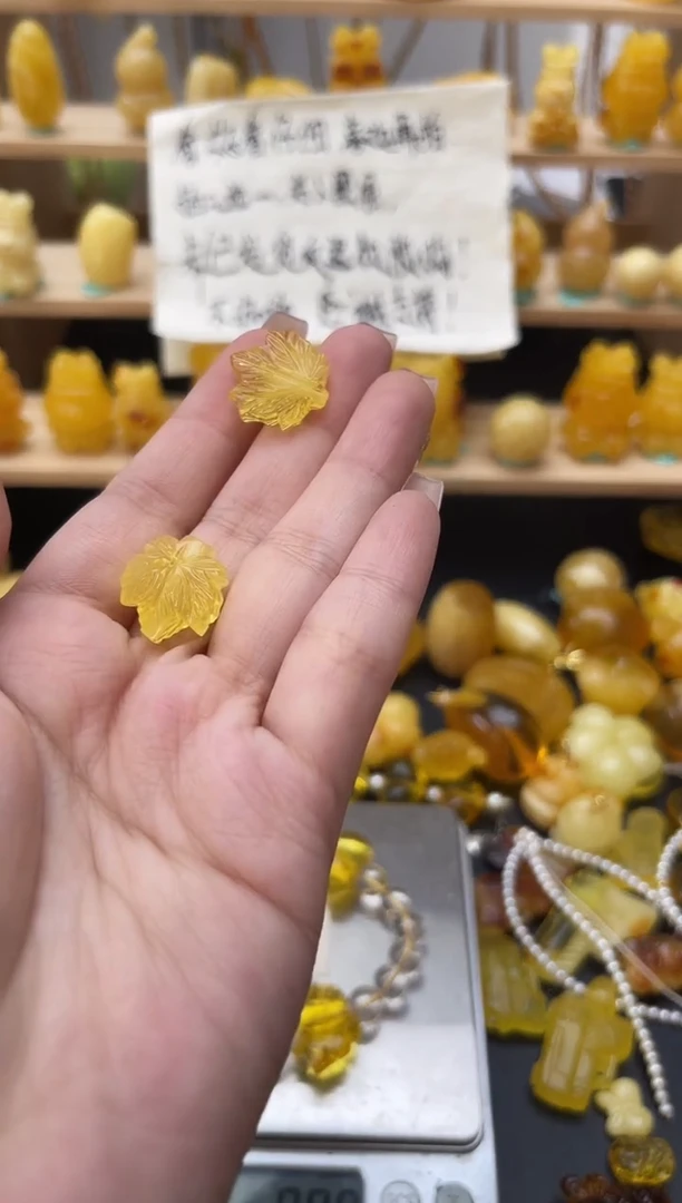 琥珀未镶嵌珠宝奇石150琥珀蜜蜡微瑕多言行随机发其一